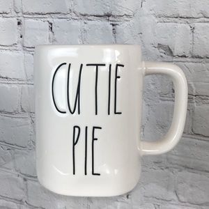 🚨FLASH SALE 🚨 Rae Dunn “CUTIE PIE” coffee mug